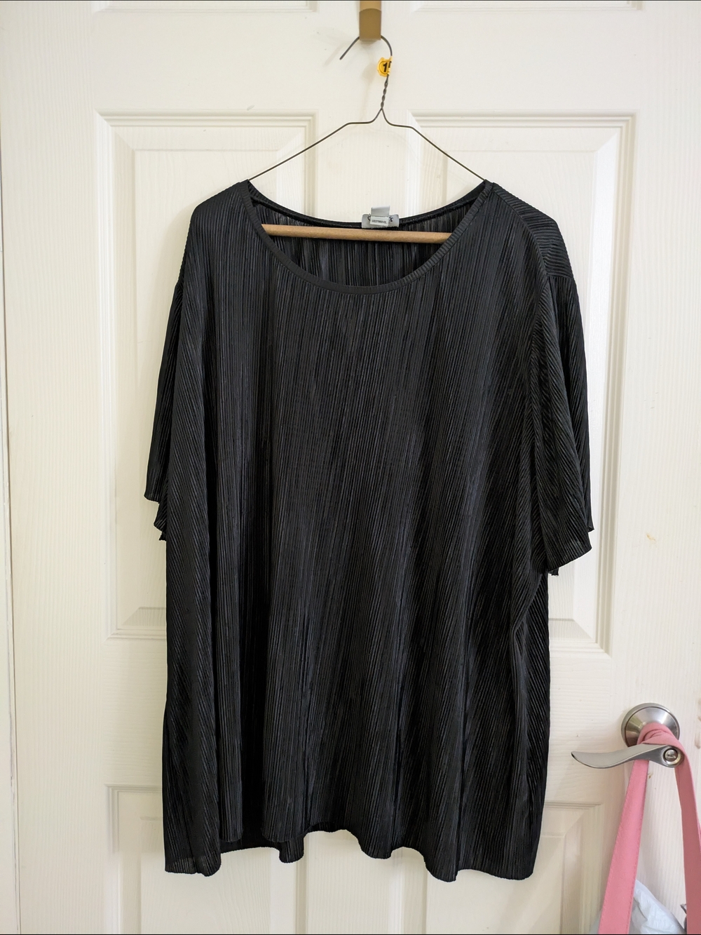 Simply Emma Black Pleated Short Sleeve Top